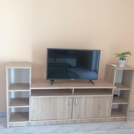 Obiteljski Apartman Filip U Blizini Plaze Za Djecu Palit Exteriör bild