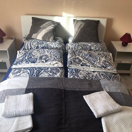 Obiteljski Apartman Filip U Blizini Plaze Za Djecu Palit Exteriör bild