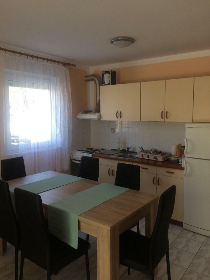 Obiteljski Apartman Filip U Blizini Plaze Za Djecu Palit Exteriör bild
