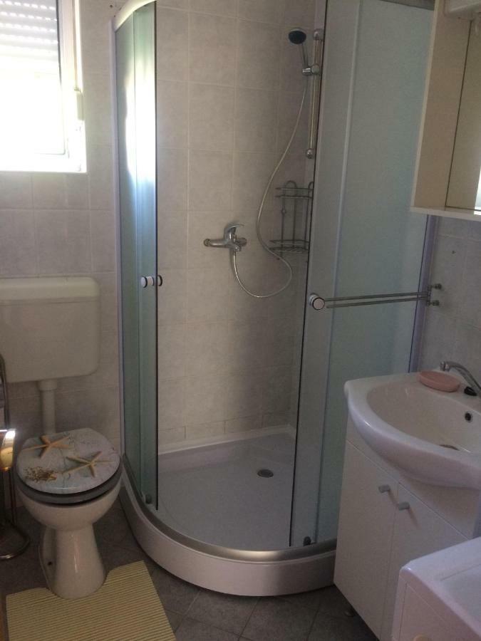 Obiteljski Apartman Filip U Blizini Plaze Za Djecu Palit Exteriör bild