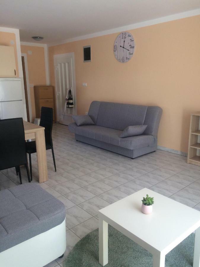 Obiteljski Apartman Filip U Blizini Plaze Za Djecu Palit Exteriör bild