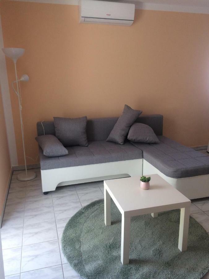 Obiteljski Apartman Filip U Blizini Plaze Za Djecu Palit Exteriör bild