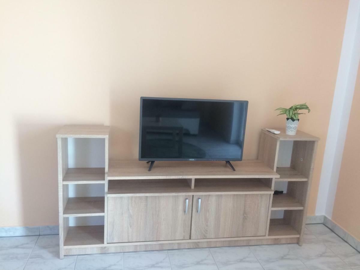 Obiteljski Apartman Filip U Blizini Plaze Za Djecu Palit Exteriör bild